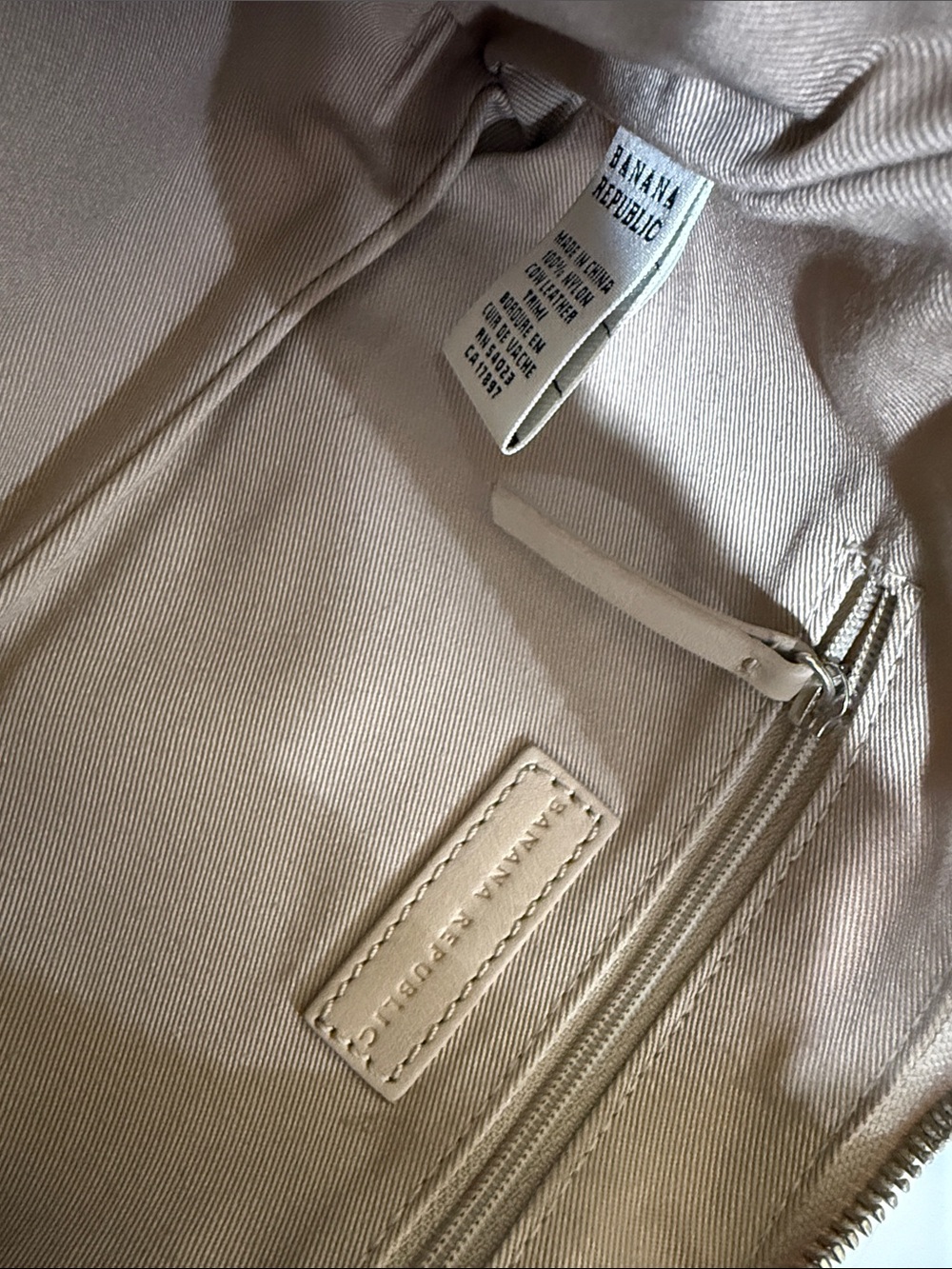 Banana Republic Hobo bag Tan Shoulder Bag with Front Zip Pocket - Picture 8 of 12